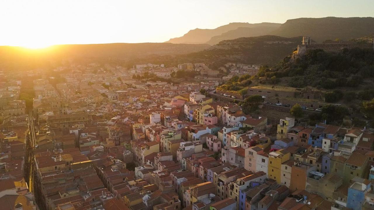 Sa Domo E Giuanne E Giuanna Bed & Breakfast Bosa Bagian luar foto