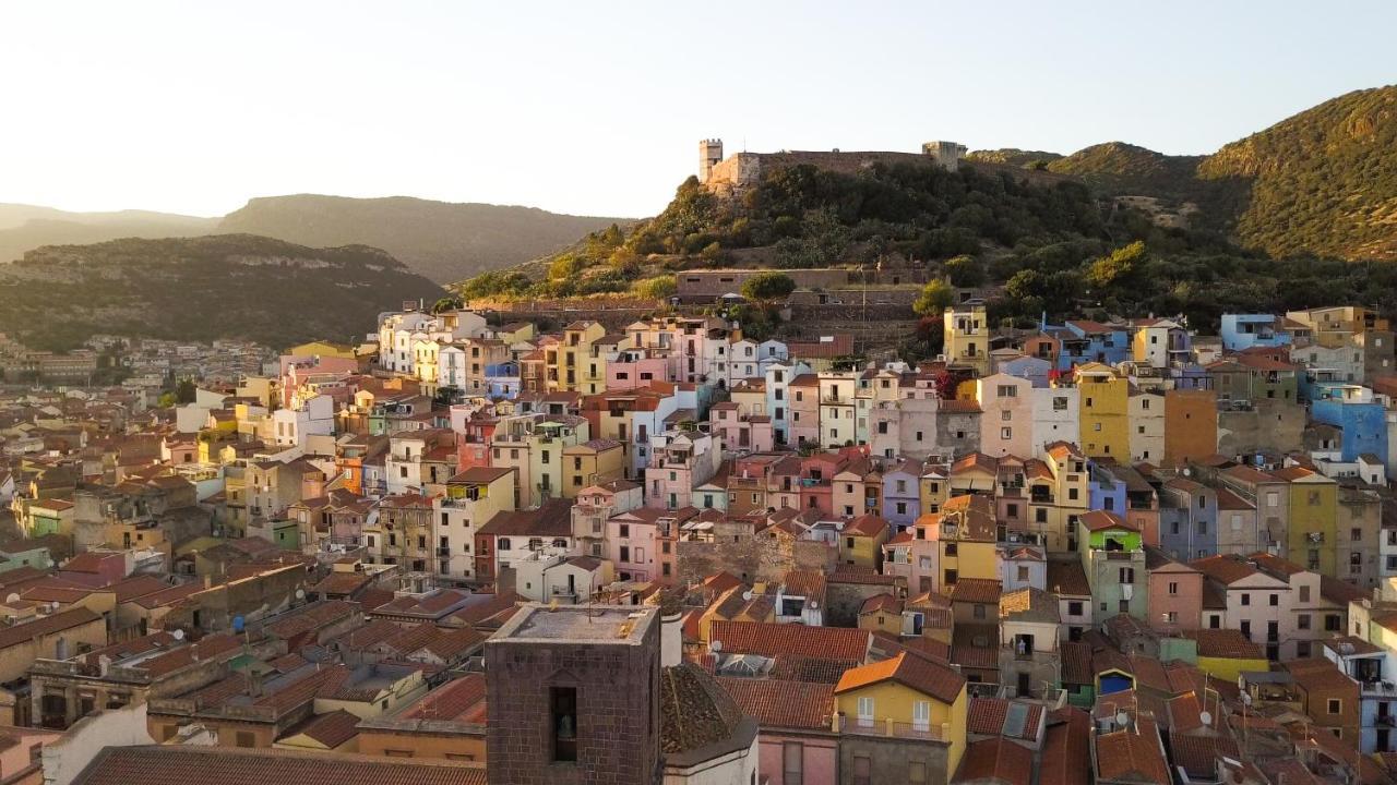 Sa Domo E Giuanne E Giuanna Bed & Breakfast Bosa Bagian luar foto